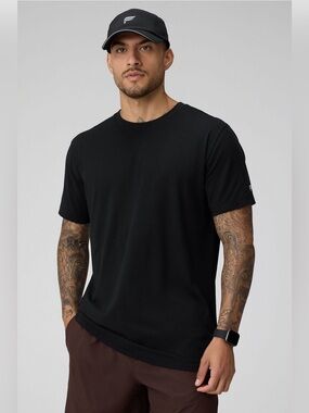 Fabletics | The 24-7 Tee | Black